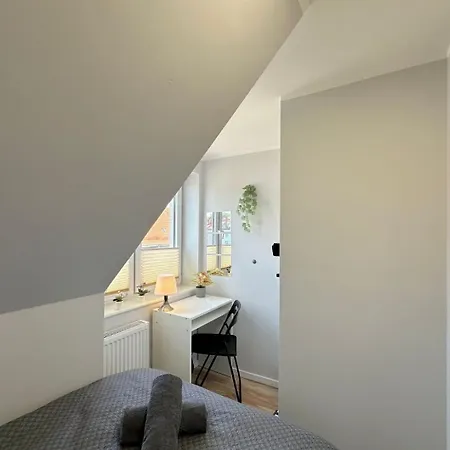 Tiny - 10 Minutes To Old Town