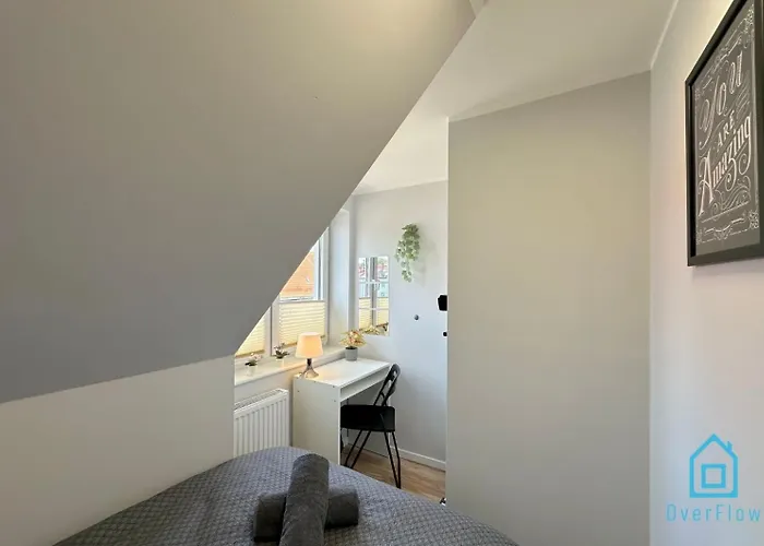 Tiny - 10 Minutes To Old Town