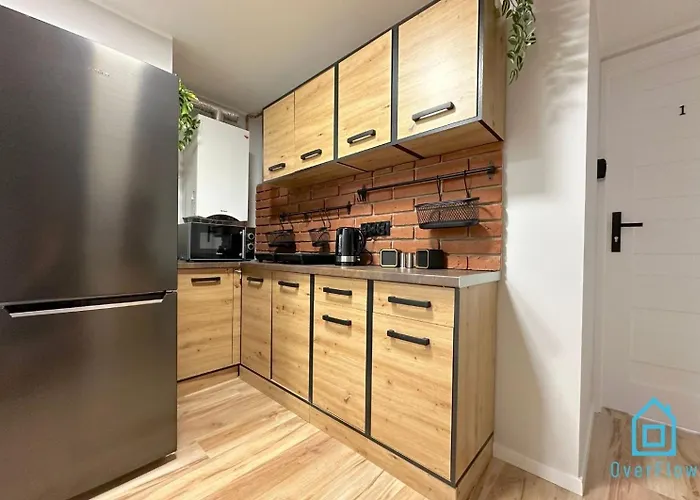 Tiny - 10 Minutes To Old Town Проживание в семье