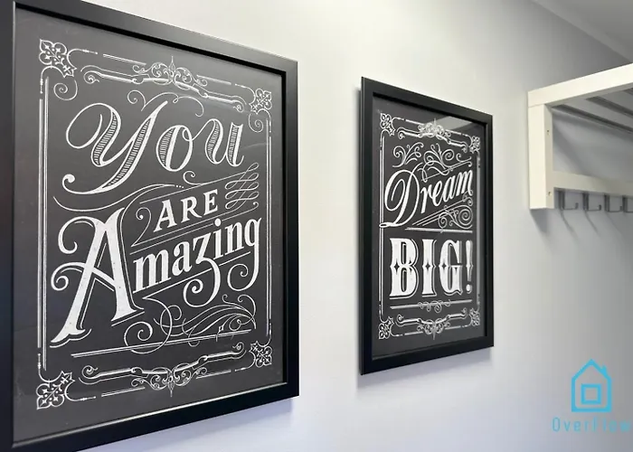 Tiny - 10 Minutes To Old Town Проживание в семье